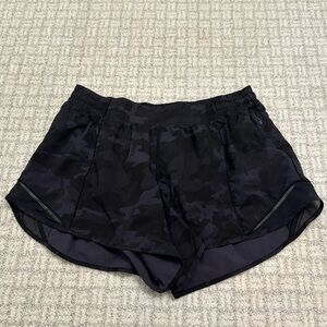 Lululemon Hotty Hot 4inch; size 10; black camo; perfect condition